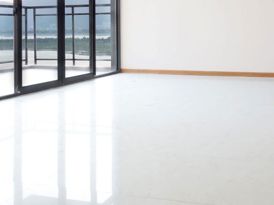 Wir reinigen oder sanieren Ihre Fußbodenbeläge. Egal ob Parkett-, Dielen- oder Fliesenboden das Fachpersonal der Gebäudedienste Niediek kümmert sich professionell um Ihre Fußbodensanierung.